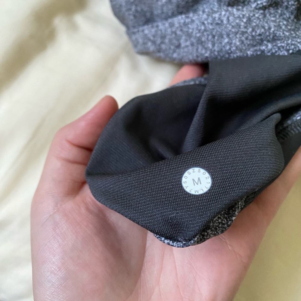 Lululemon Mens Shorts - Picture 8 of 8